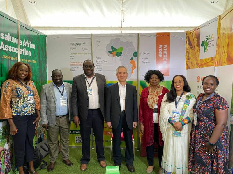 L'équipe de l'ASA se réunit au stand de l'exposition