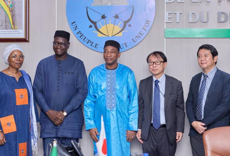 Key partners and dignitaries at the official project launch. 