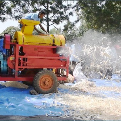 Misrak PSPs and agro-dealers while demonstrating maize sheller on farmers field days